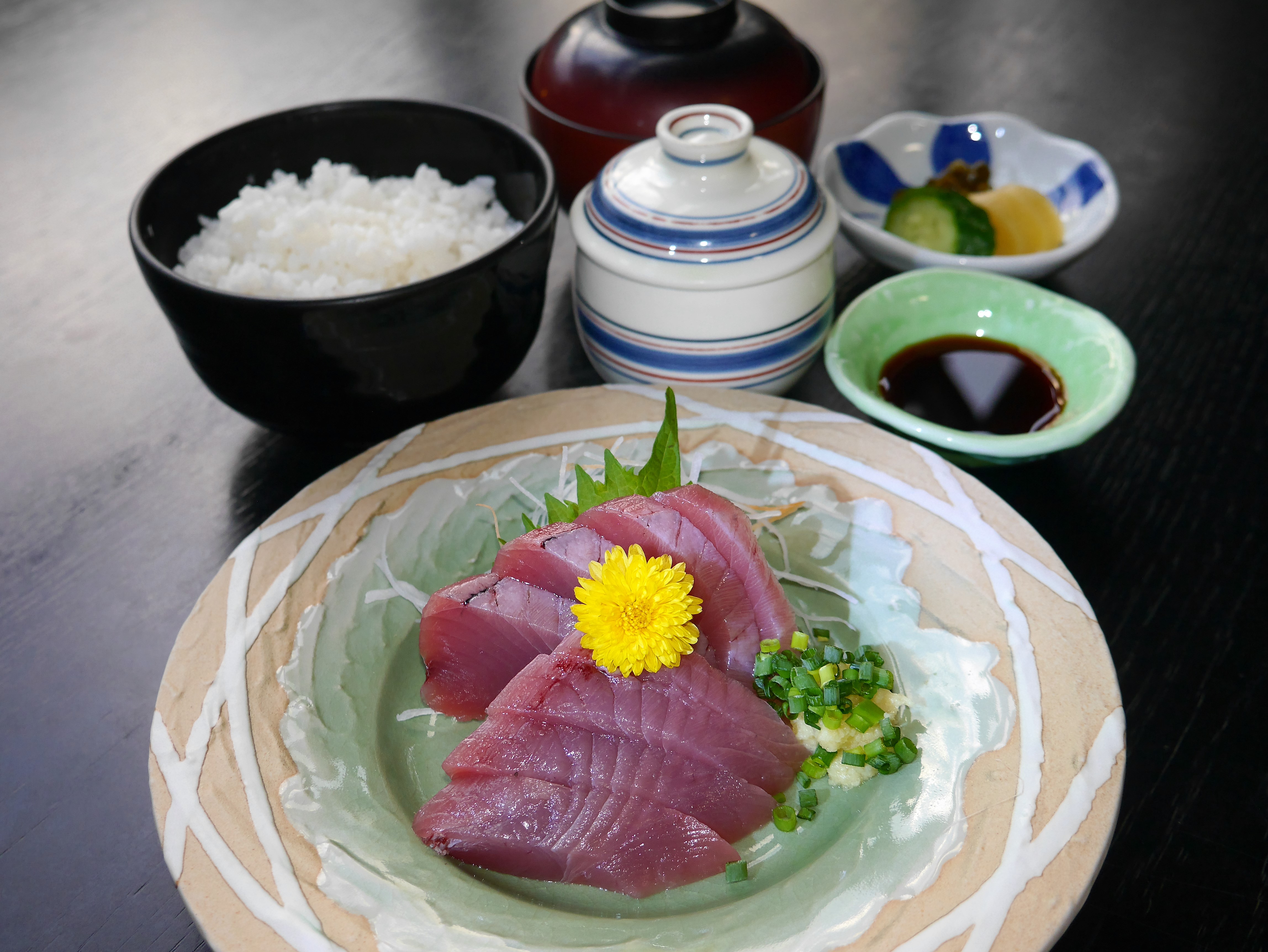 カツオの刺身定食